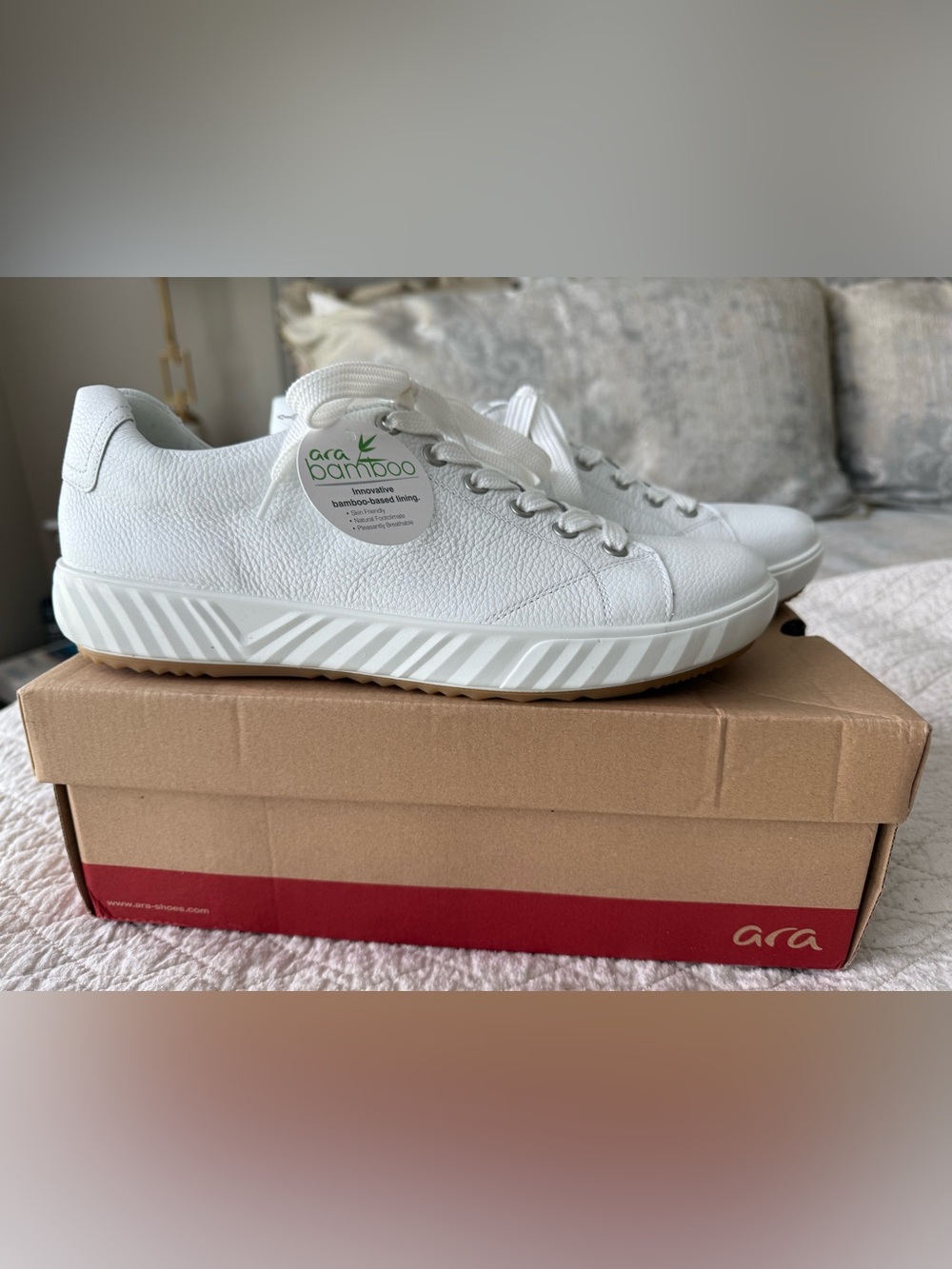 NIB Ara White Textured Leather-Style Lace-Up Sneakers